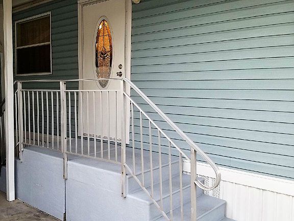 Dual stairs to front door