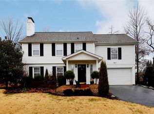 7 Aylesbury Dr, Saint Louis, MO 63132