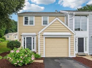 10 Greenwich Ct, Oakmont, PA 15139