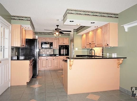 3rd image of 313 Marcello Blvd