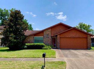 16211 La Gloria Dr, Houston, TX 77083