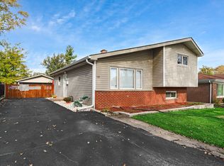 466 W Diversey Ave, Addison, IL 60101