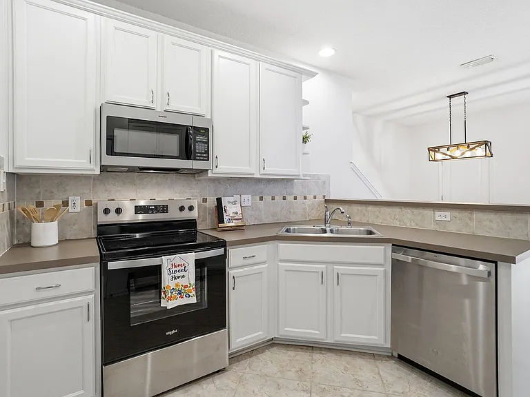 6119 Bartram Village Dr — Photo 11