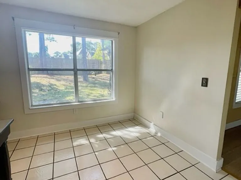 1315 Forest Shore Dr — Photo 6