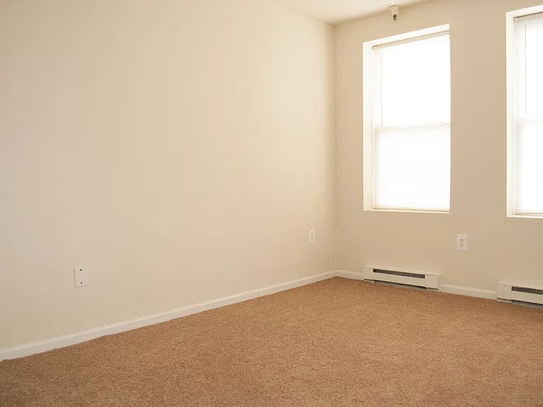 Virginia Arms Apartments — Photo 17