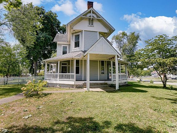 4th image of 8149 Woodbine Ave