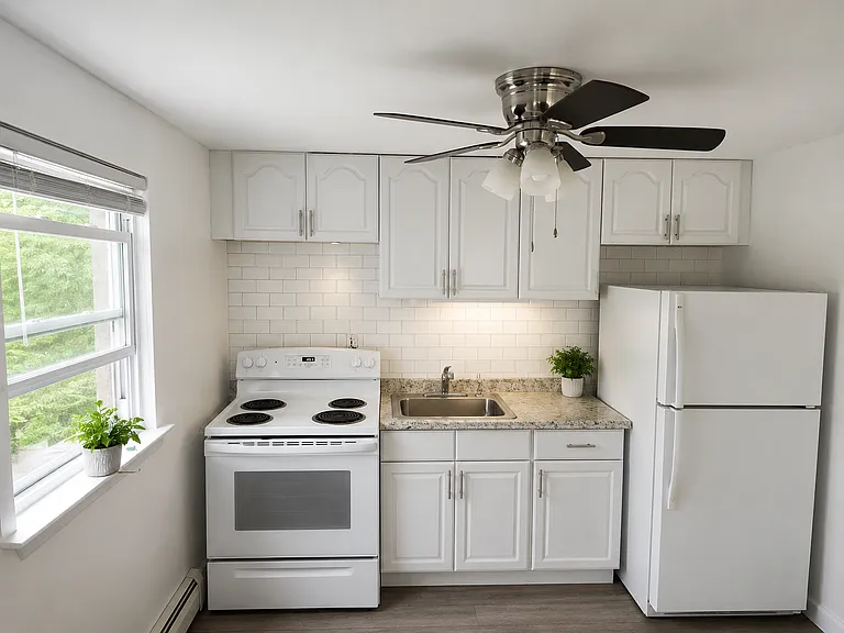 80 E Lakewood St #2 — Photo 1