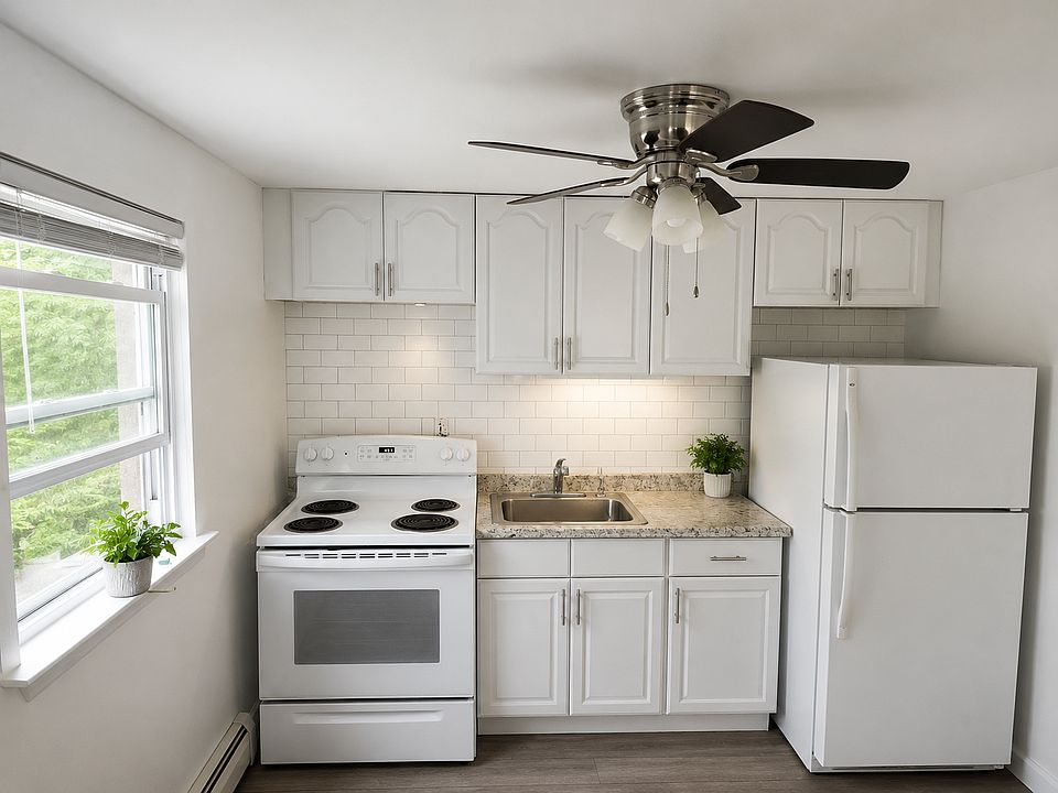 1st image of 80 E Lakewood St APT 2