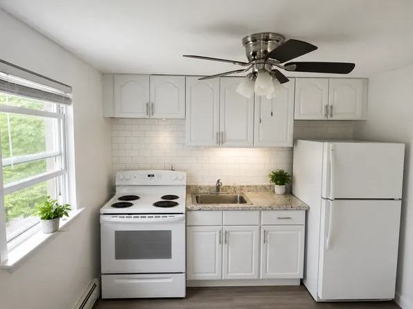 80 E Lakewood St APT 2, Patchogue, NY 11772
