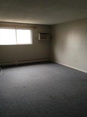 3rd image of 133 Creek St APT 4
