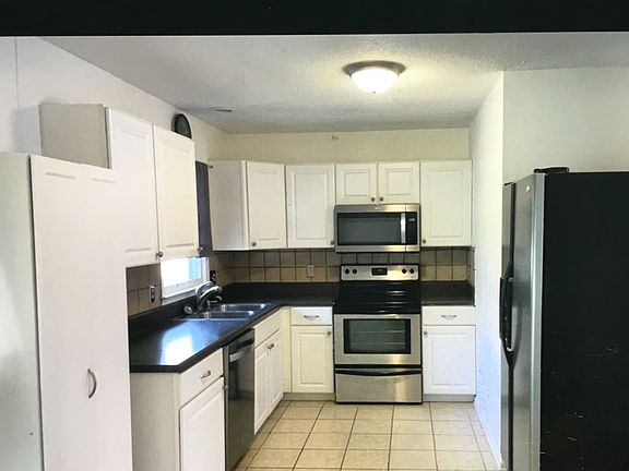 4th image of 9 Bayberry Cir