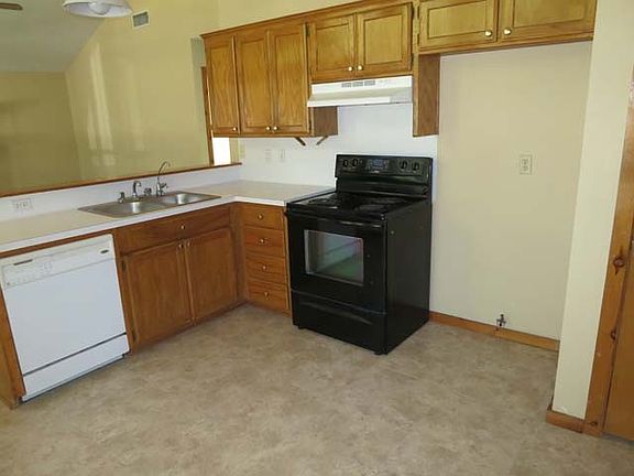 5th image of 323 Elmwood Ln