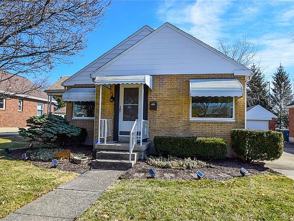 3rd image of 1008 Broadmoor Dr