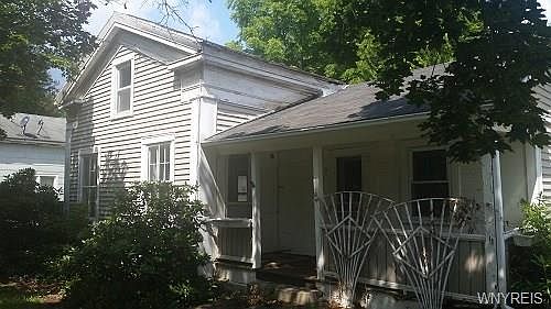 1st image of 7 Hughes St W