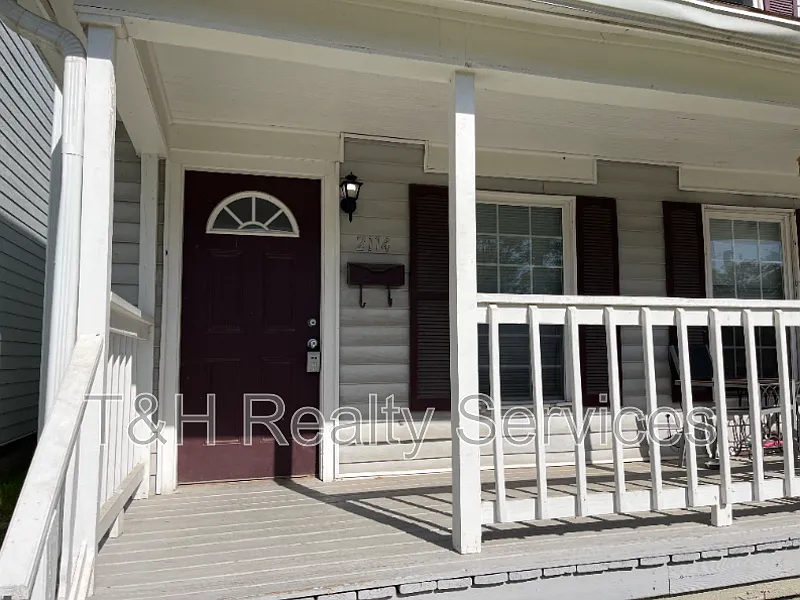 2 bed, 2.5 bath, 1054 sqft, $1,175 — Photo 2