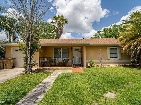 2nd image of 809 Balsamwood Ln