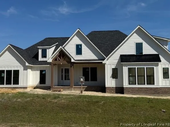 5711 Edge Farm Dr, Hope Mills, NC 28348