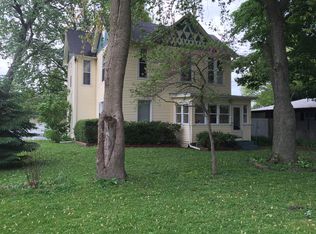 28 Walnut St, Weldon, IL 61882