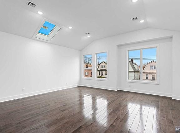 5th image of 110 Clendenny Ave Floor 2