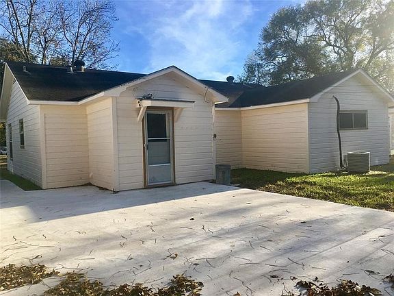 2nd image of 2107 Florida St