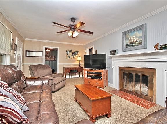 5th image of 842 Hillcrest Ave