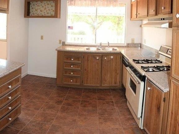 3rd image of 473 Chateau La Salle Dr