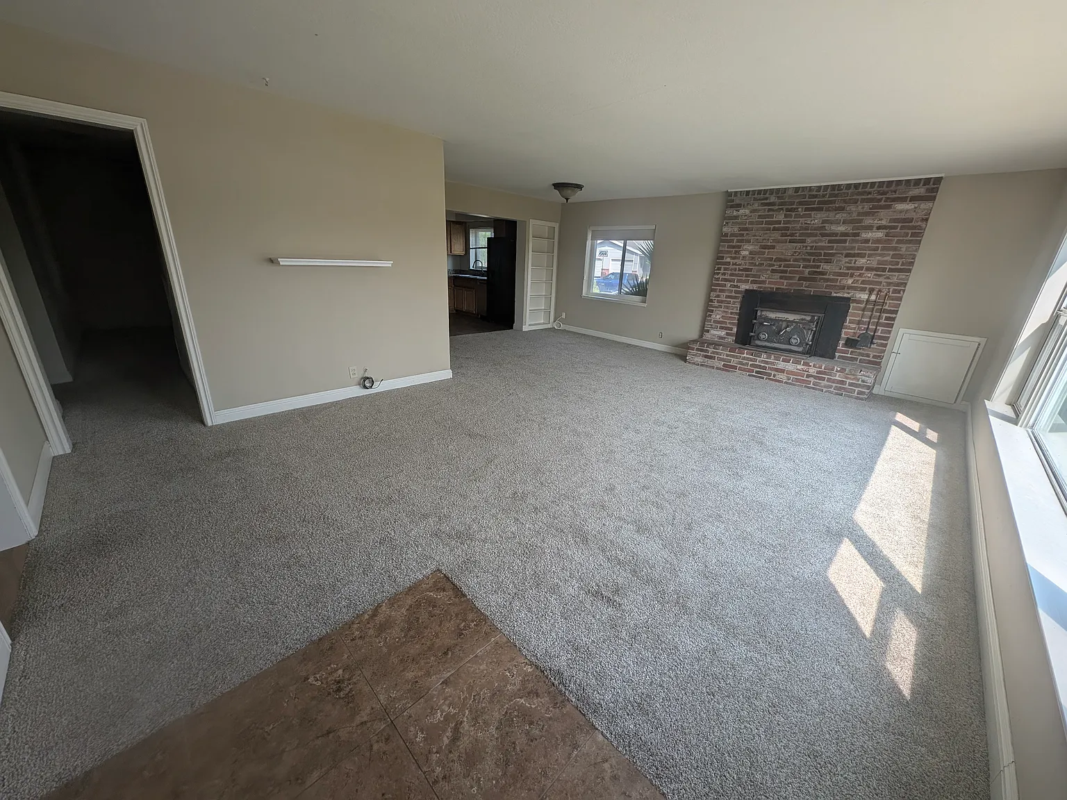 3 bed, 1800 sqft, $2,300 — Photo 3