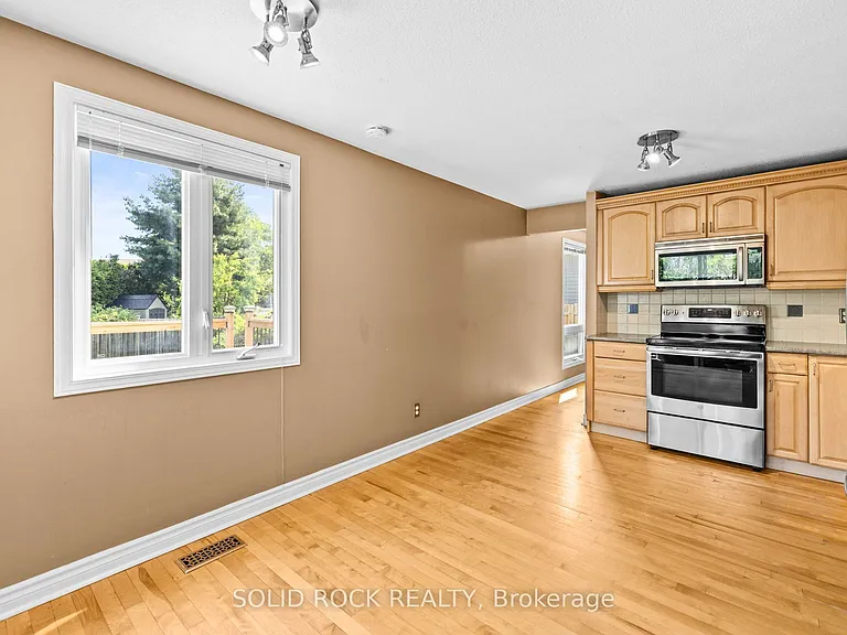 1631 Charbonneau St — Photo 14