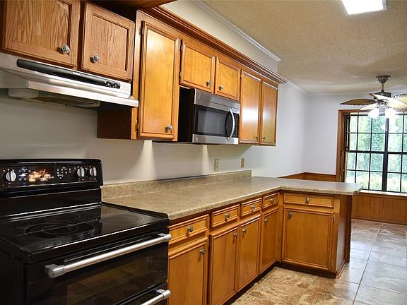3rd image of 2500 Linda Cir