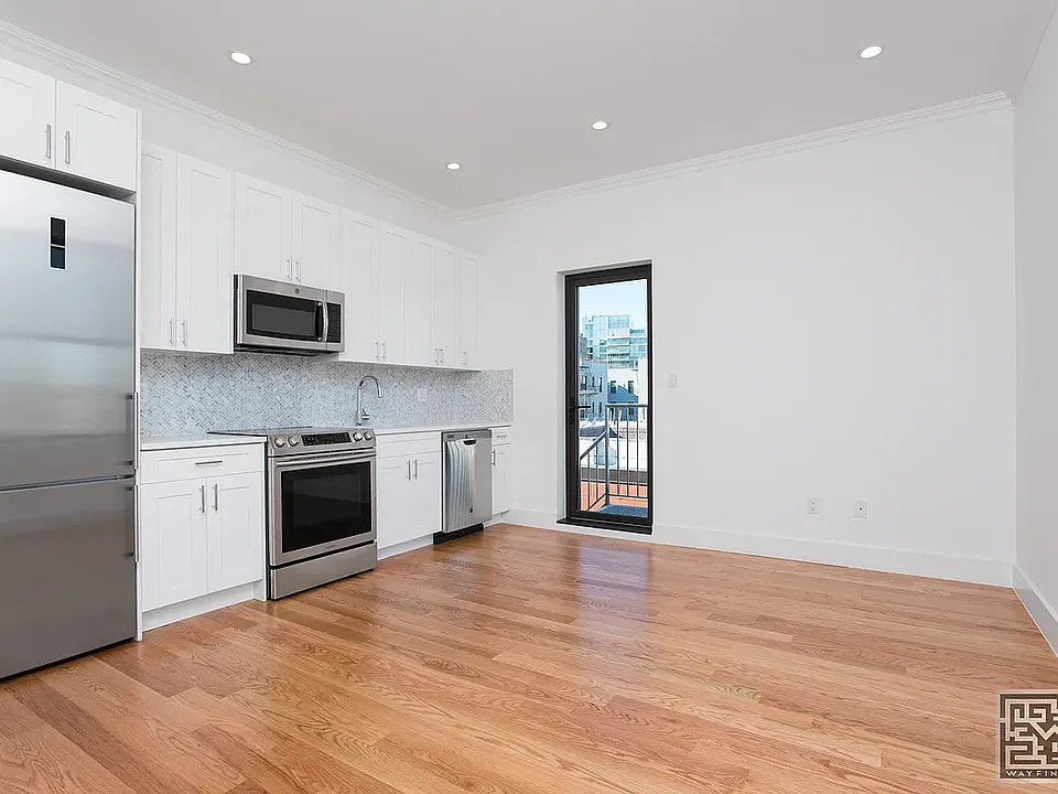 372 Saint Johns Pl #52