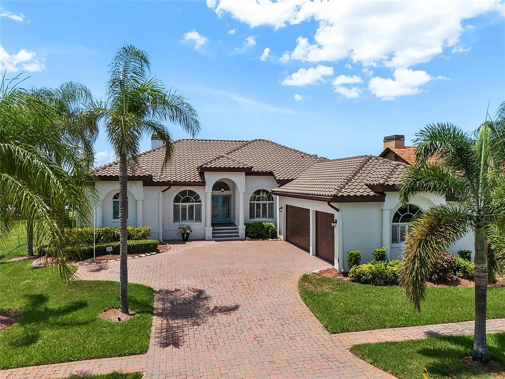 4 bed, 2.0 bath, 2308 sqft, $6,400 — Photo 1