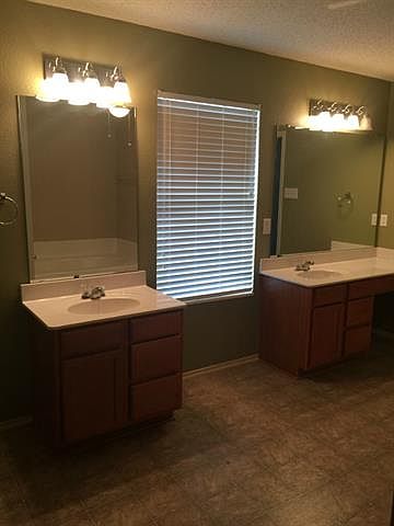 2nd image of 209 Shady Oaks Ln