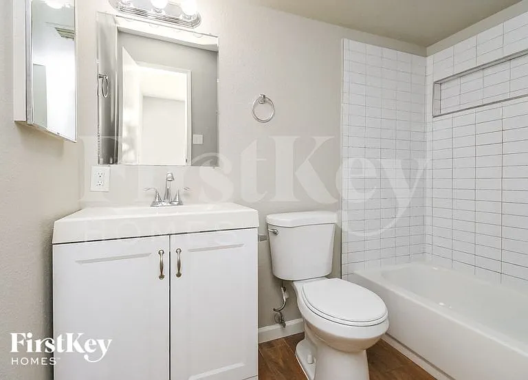 15035 N 28th Ave — Photo 14
