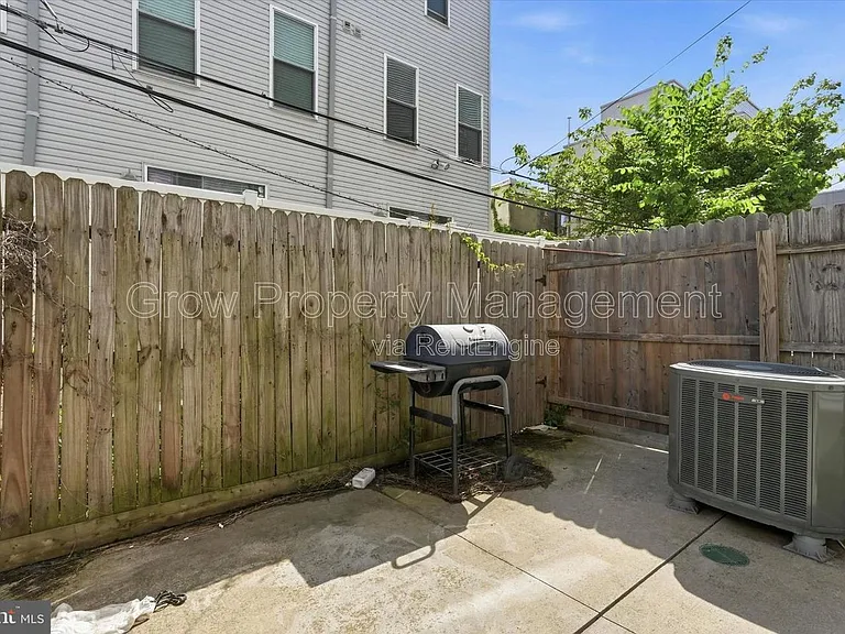 1730 Ingersoll St — Photo 24