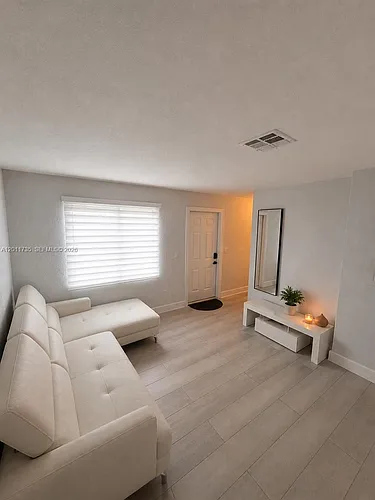 1032 NW 6th Ave #2 Photo 1