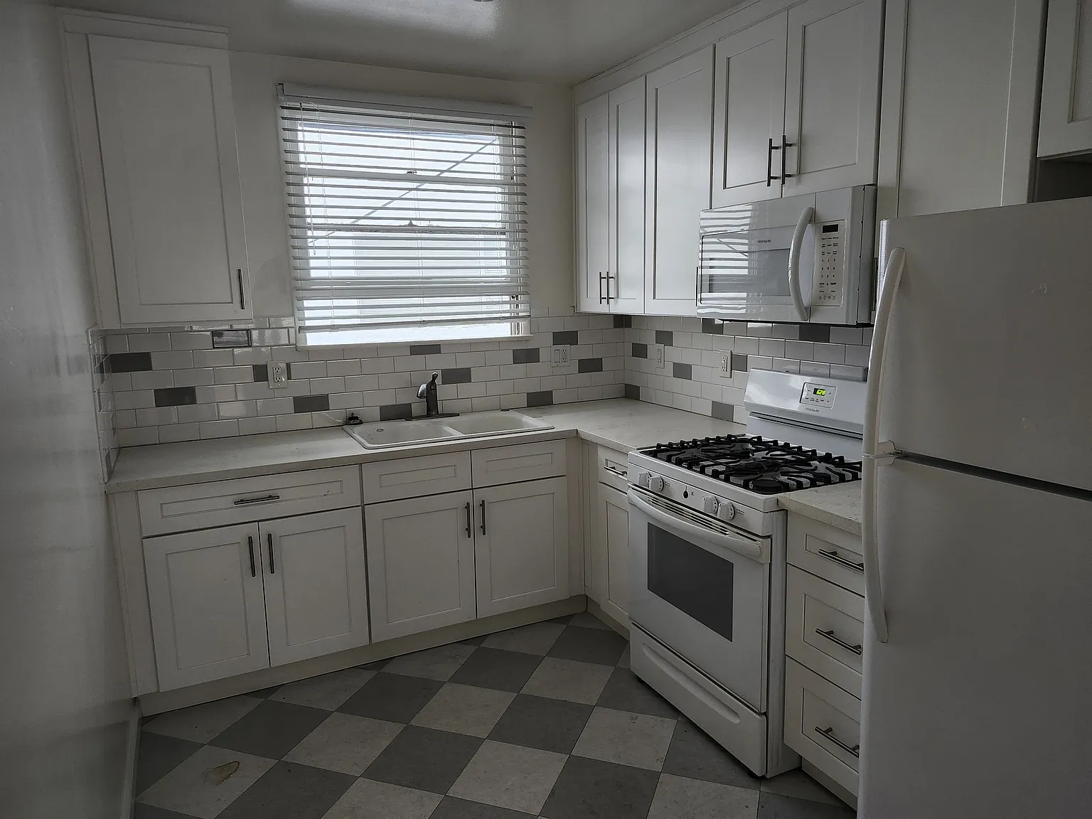 2 bed, 1000 sqft, $2,795 — Photo 4