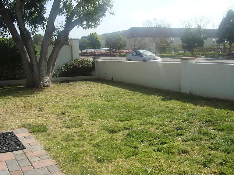2220 Rosecrans St — Photo 4