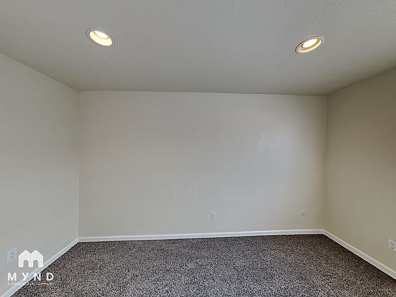 3rd image of 875 Glen Vista Dr