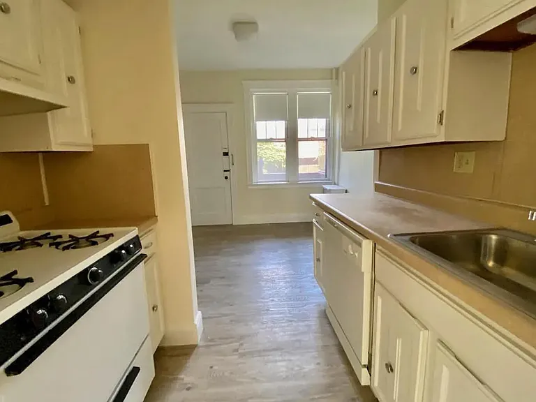 14 Alton Pl #3 — Photo 3