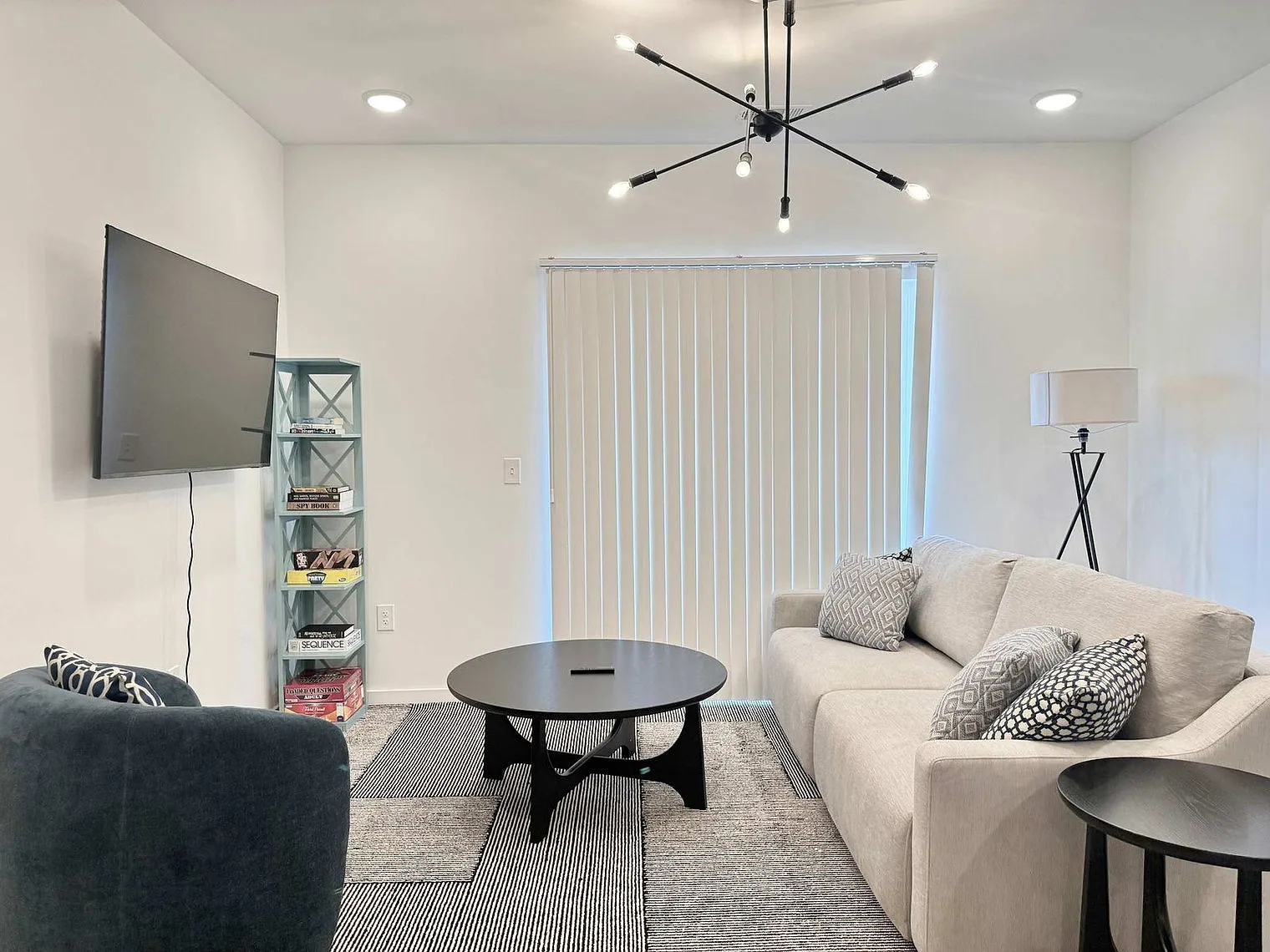 2 bed, 2.0 bath, 1151 sqft, $4,231 — Photo 2