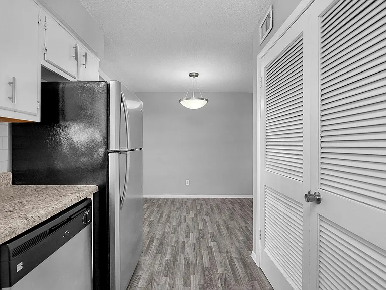 Dixon Heights — Photo 30