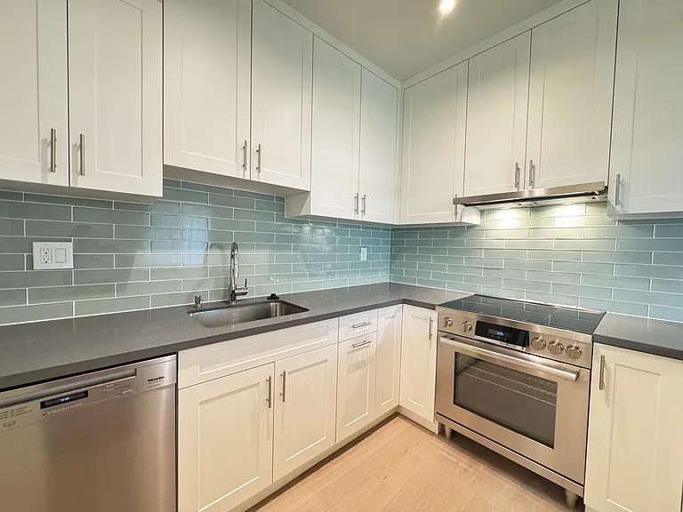 2040 Sutter St #203 — Photo 11
