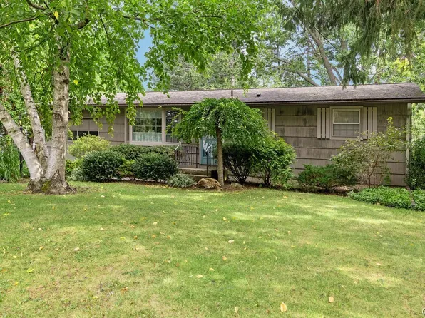 308 Washburn Dr, East Syracuse, NY 13057