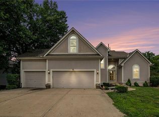 5916 NE Turquoise Dr, Lees Summit, MO 64064