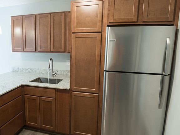 5th image of 401 Marshall Ct NW Unit 8