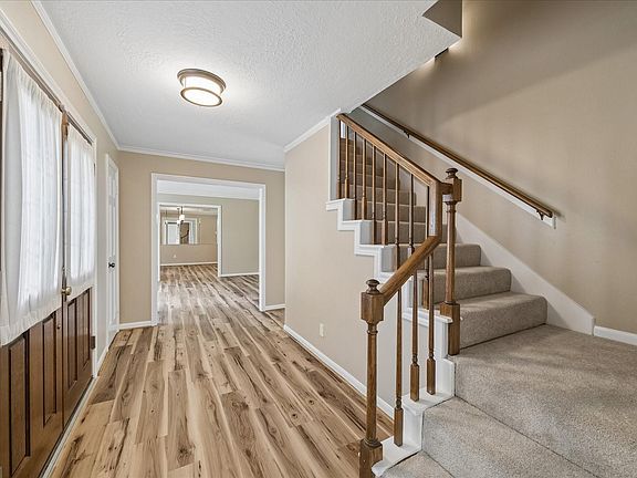 2nd image of 3319 Redwood Lodge Dr
