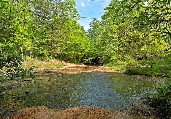2nd image of 1240 Tanner Hollow Rd