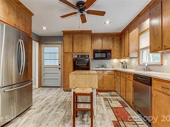 5th image of 9590 Pleasant View Ln