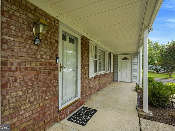 4th image of 4208 Mellwood Ln