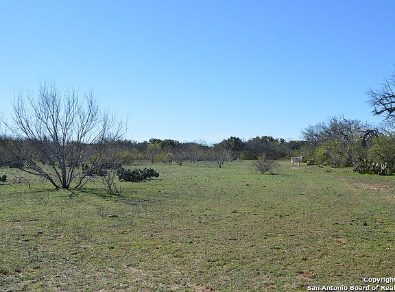 4th image of 00 FM 2200